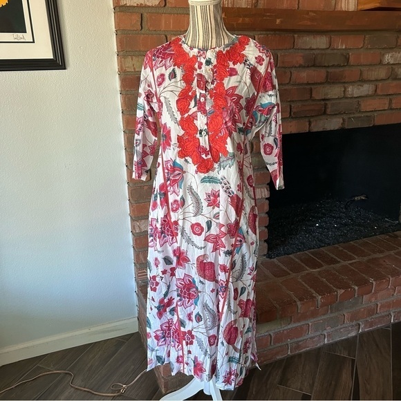 Tuckernuck Dresses & Skirts - Tuckernuck Ro’s Garden Embroidered Floral Tunic Cotton Dress in Pink & Red XS